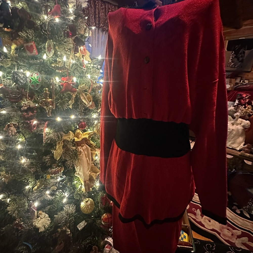 Elegant Red and Black Midi Dress 1990’s vibe shoulder pads